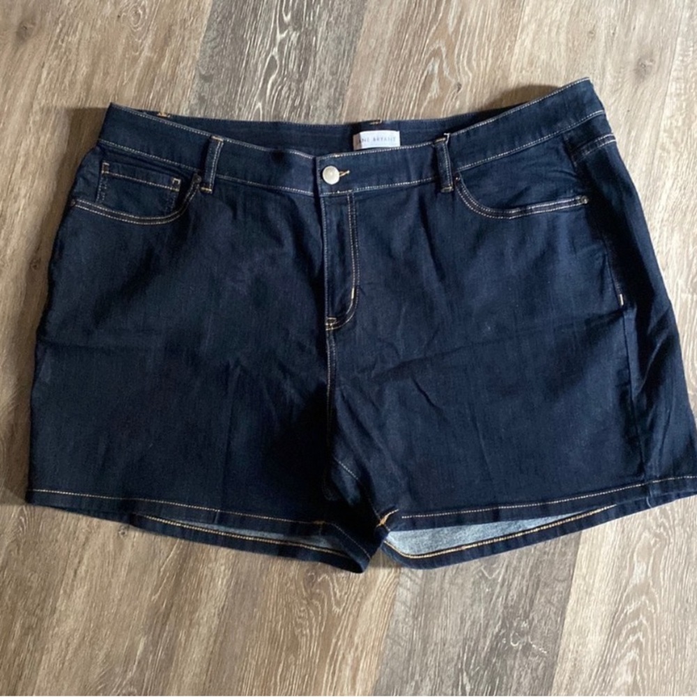 Lane Bryant flex magic waist band mid ride girlfriend shorts.